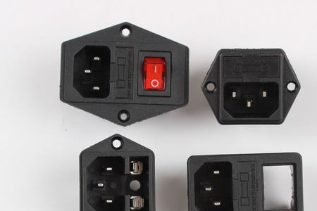 插排能固定在金属铁上吗