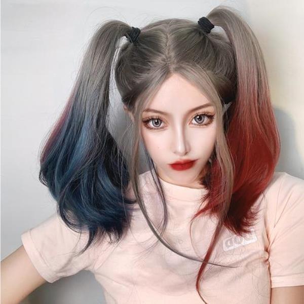 红蓝发双马尾女原型是谁