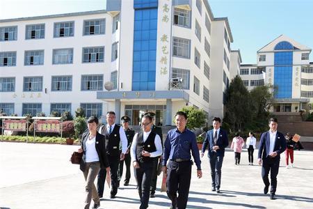 蒙自华清中学一年学费多少