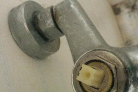 换水龙头接头漏水