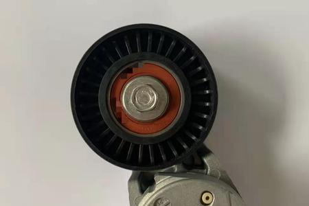 丰田凯美瑞皮带张紧器怎么松开