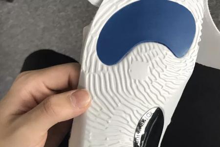 全城10中间是碳板吗