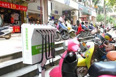 电动车充满电不用会耗电吗