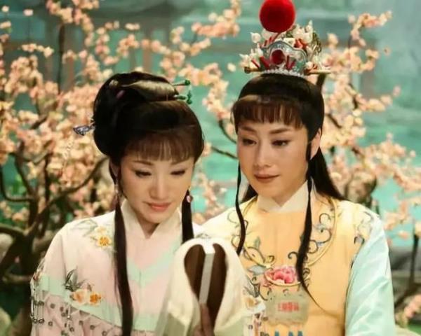 天上掉下个林妹妹诗句