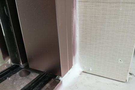 移门轨道与地面有缝隙