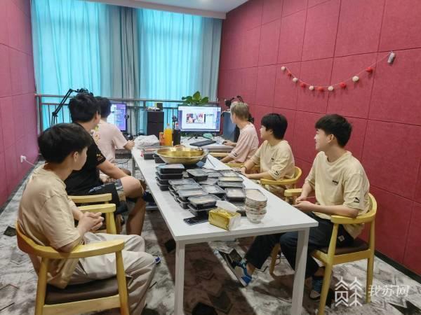 电竞学校的未成年怎么玩游戏