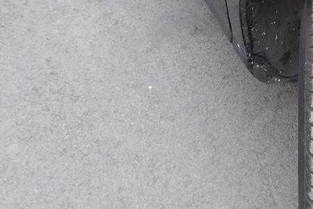 汽车换轮胎后跑高速噪音大