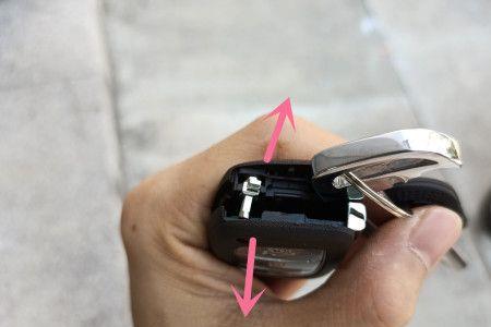 名图车换锁芯怎么换
