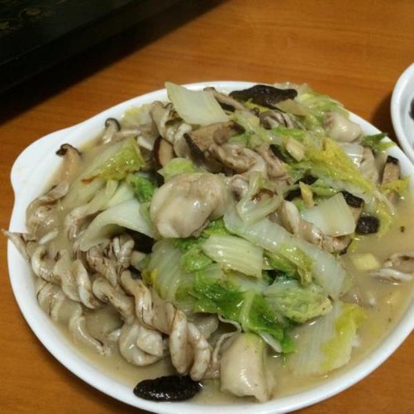 龙胆鱼头焖白菜的做法