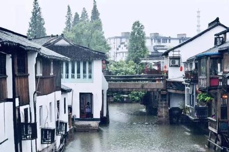 江南白墙青瓦的诗意