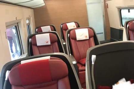 高铁商务舱怎么呼叫乘务员