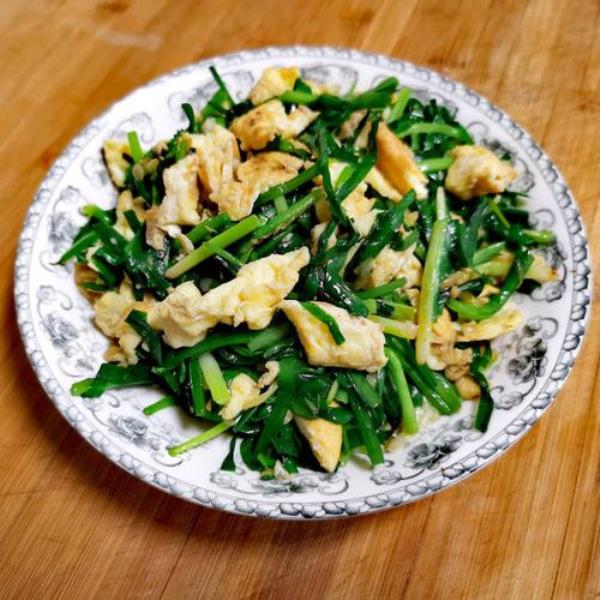韭菜炒鸡蛋能否放味精，鸡精