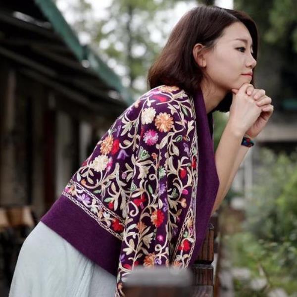 尼泊尔女性夏天穿衣图片