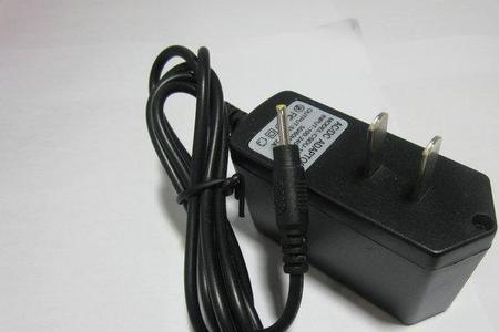 手机电池用充电器直接充可否