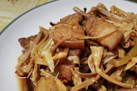 芋苗干焖五花肉的做法