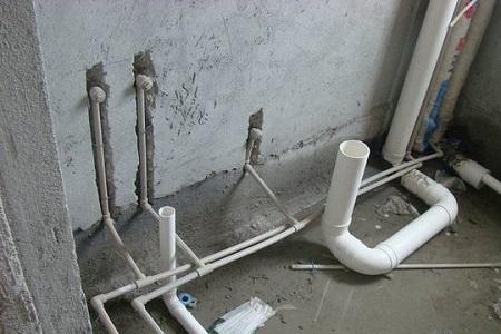 卫生间房顶下水管谁负责