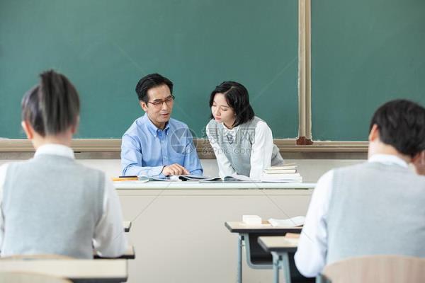 学生应怎样正确回答老师提问