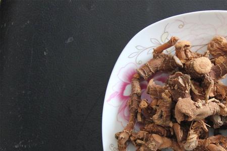 山奈和良姜一样吗
