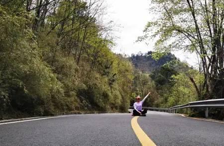安顺驼宝山怎么爬上去