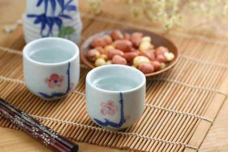 酒杯干了为什么有臭味