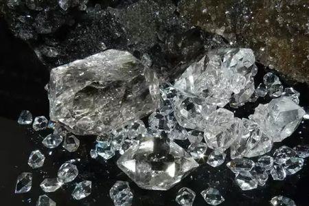 产水晶的地方产钻石吗
