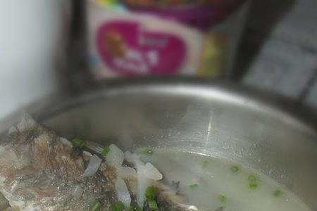 白萝卜煮鱼汤的做法