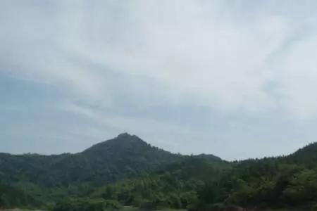 苍澜露晓岫飞流是什么意思