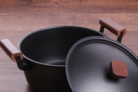 陶瓷锅炖肉为什么比不锈钢锅好