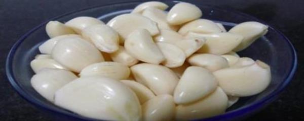 泡醋大蒜叶的方法