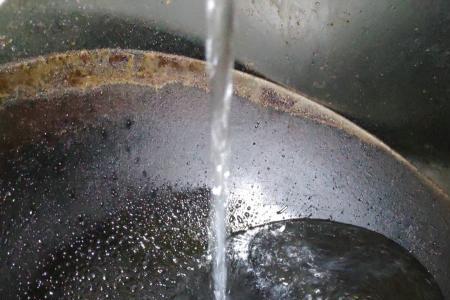 铸铁锅烧焦了,怎么办