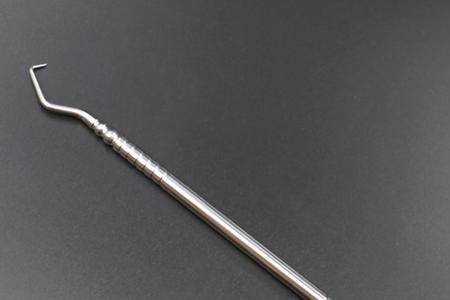 保持器上的牙垢怎么清理
