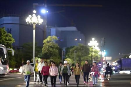 小青桔过斑马线怎么推行