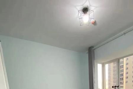 出租房卧室飘窗太高怎么利用