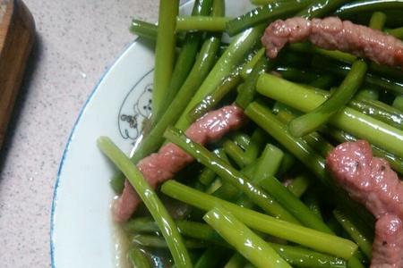 怎样做牛肉炒蒜苔