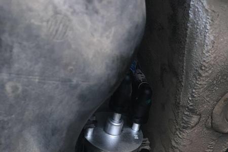 林荫大道10款汽油滤芯在什么位置