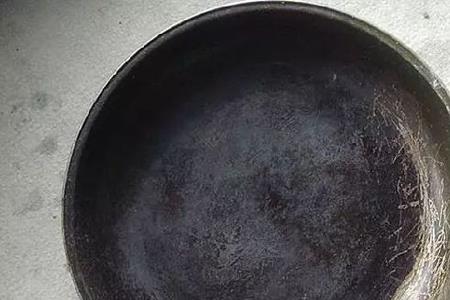 毒锅最明显的特征