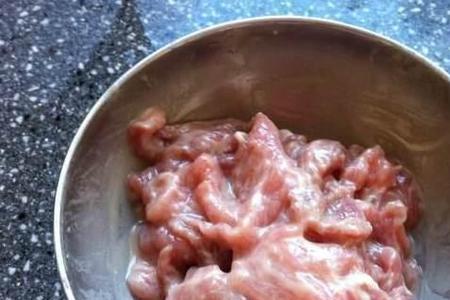 炒肉脱浆原因是什么