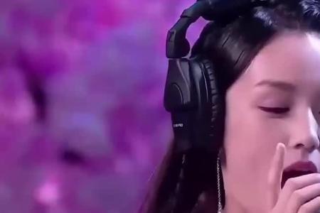 唱歌全开麦什么意思