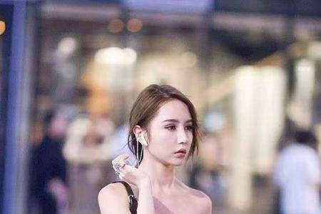 丰满的身材怎么搭衣