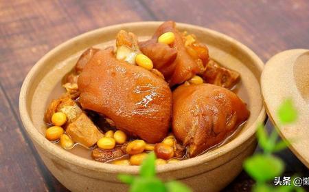 黄焖猪脚炖黄豆做法