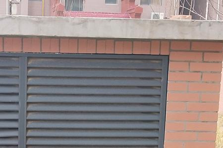 现在市里地下车库有排风口吗