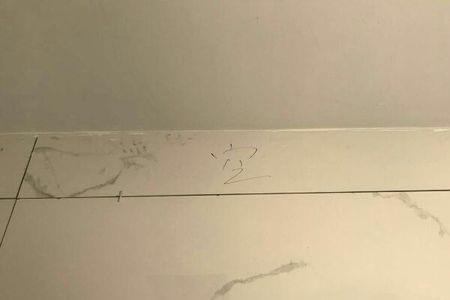 贴墙砖总是把手磨穿