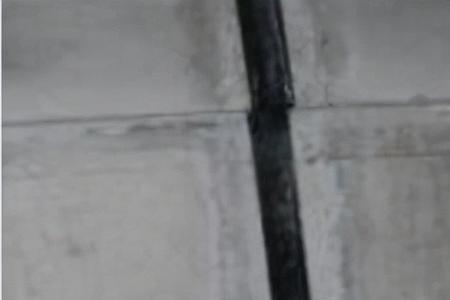 两栋建筑中间的沉降缝怎么处理