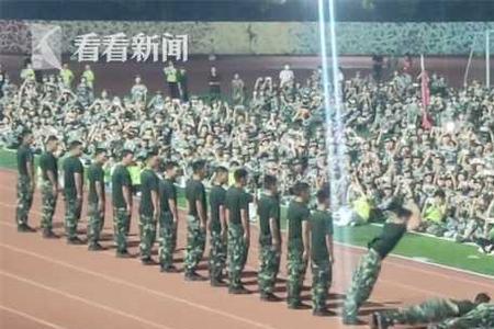 军训教官踢学生心理分析