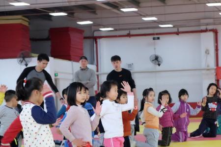六岁女孩怎么进体校