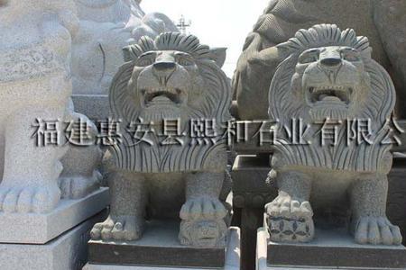 石狮子前爪安的什么