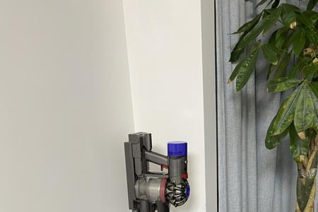 戴森吸尘器v8不用支架怎么充电