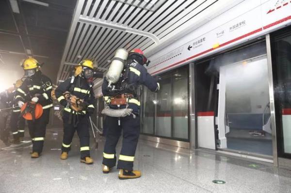 地铁逃生显示版本过低怎么办