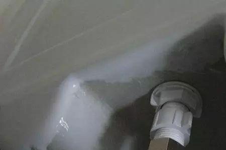 马桶排水口排水后下不去