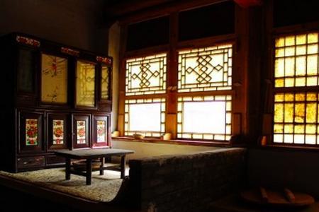 萧红墓畔口占的主旨是什么